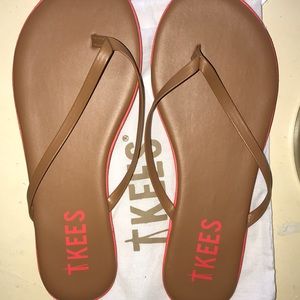 BRAND NEW Tkees Sandals in Lipliners/Hot Sand